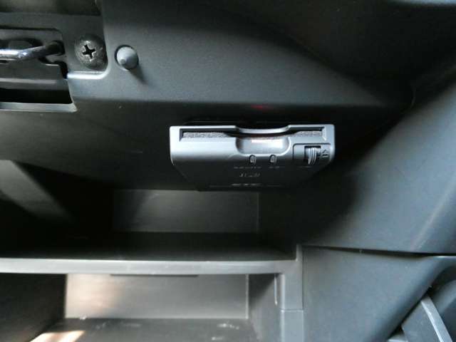 純正ETC付　料金所もスムーズに通れ、割引料金の適用もあります。