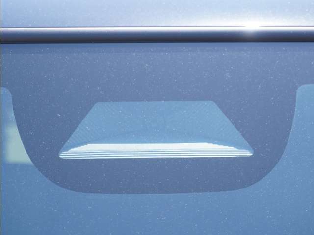 【ホンダセンシング】 「ミリ波レーダー」と「単眼カメラ」の異なる特性を持つ2つのセンサーなどにより、安心・快適な運転を支援します。