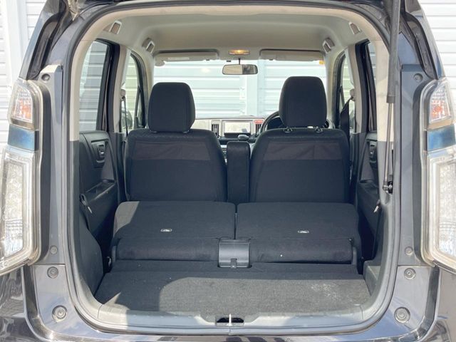 普段のお買い物や通勤、送迎等に十分な荷室スペースを確保しております。セカンドシートを倒すと、大きな荷物の積載も可能です♪