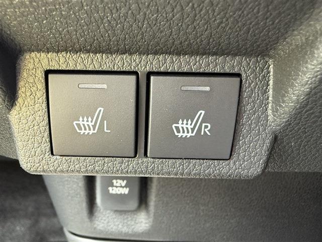 【シートヒーター】エアコンよりも早く温まってくれるのでうれしい機能です！寒い冬に重宝します！
