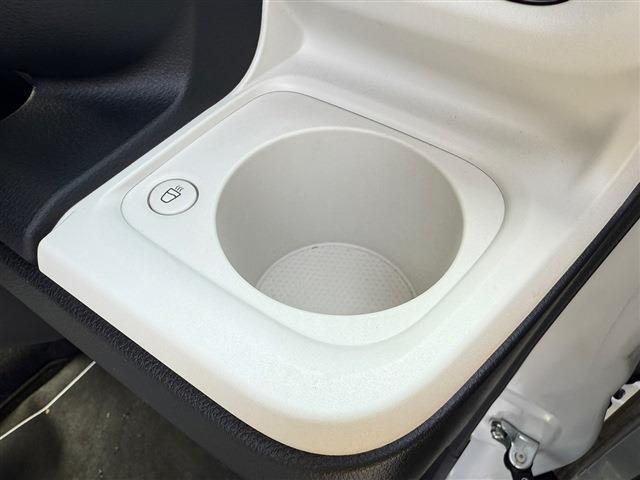 【ホッとカップホルダー】温かい飲み物等を冷ますことなく、温かい状態を保つことができます。