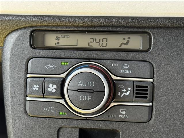 【オートエアコン】一度好みの温度に設定すれば、車内温度を検知して自動で風量や温度を調節してくれます。