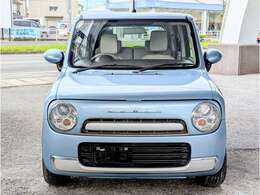 コンパクトな車体に古めかしい雰囲気のフロントフェイス★