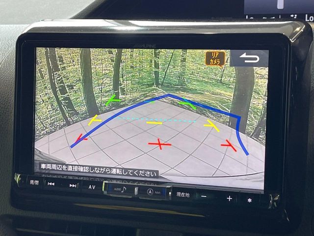 【バックカメラ】駐車時に後方がリアルタイム映像で確認できます。大型商業施設や立体駐車場での駐車時や、夜間のバック時に大活躍！運転スキルに関わらず、今や必須となった装備のひとつです！