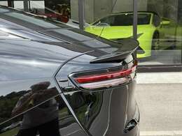 トランクスポイラー付き！ボディと同色のスポイラーでリヤを引き締めます。