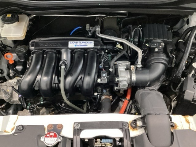 ホンダスタッフがしっかり整備して保証付きにてお渡し致します。エンジンルーム＆室内ルームともにクリーニング済みで清潔です。快適なドライブをお楽しみください。