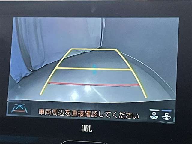 バックガイドモニターで、後方を確認しながら安心して駐車することができます。運転初心者も熟練者も必須の機能ですよ！