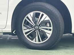 日産純正アルミホイール　タイヤサイズは195/65R15です。