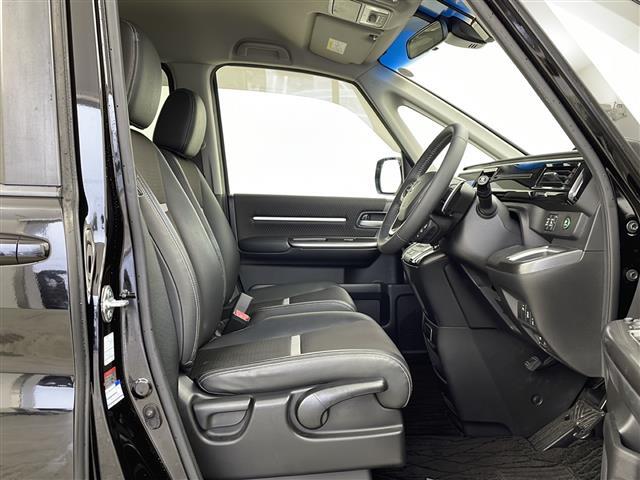 【運転席】座り心地が良いシートなので長時間の運転でも快適にお過ごしいただけます。新品のフロアマットのご注文も可能です。掲載箇所以外にご希望の写真がございましたらお気軽にお問い合わせ下さい。