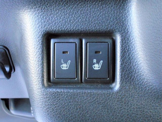 運転席に加え、助手席にもシートヒーターを装備。寒い日でも快適なドライブが楽しめます。
