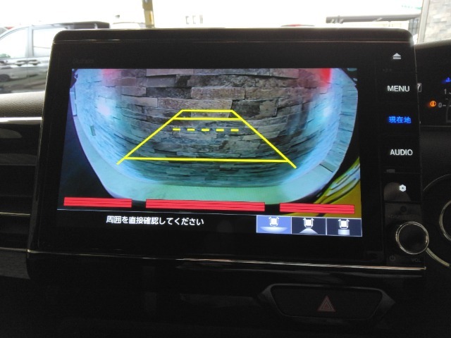リアカメラがついているので、駐車や後進の際にとても便利です♪