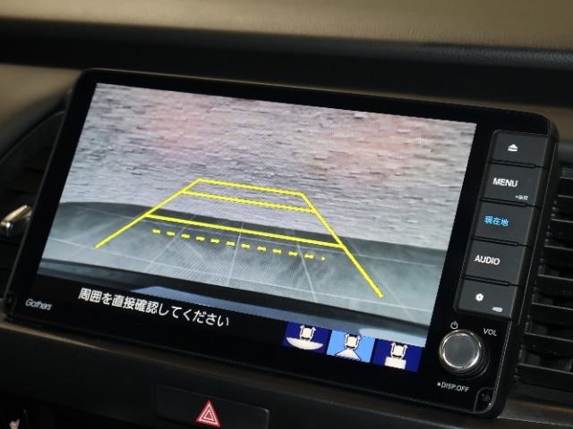バックカメラが装備されており、後方の安全確認はもちろんのこと狭い場所での駐車や雨の日・夜間など視界の悪いコンディションでのストレスの軽減にもなります！