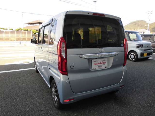 左斜め後ろです