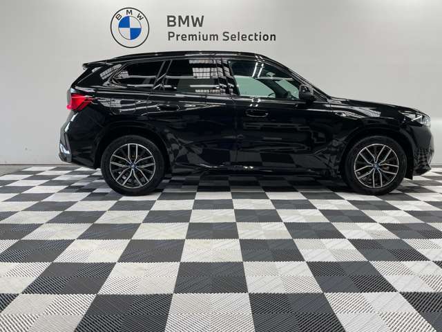 BMWを熟知したメカニックによる100項目の点検・整備を行います。不具合箇所、交換時期に達している部品に関しましては、全て当社負担で交換してからのご納車となります。