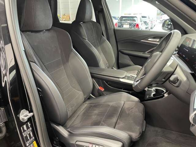 長時間の運転でも疲れにくく、オーナー様の事だけを考えて作成したBMWならではのとっておきのシートです。