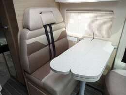 当社規定の研修を受けた専任スタッフが御対応　　様々なキャンピングカーを御提案致します　架装部整備士常駐店　全国配送・ご納車可能！　お任せください！実績多数！！