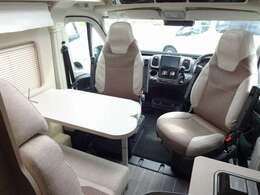 フジカーズジャパン厚木店　☆お問い合わせ先☆　TEL046-243-6322　キャンピングカー担当直通メールatsugi＠fujicars.jp　お気軽にお問い合わせください。