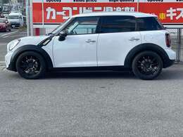 MINI　ONEクロスオーバー入庫致しました☆彡6速MTで楽しく乗れます♪