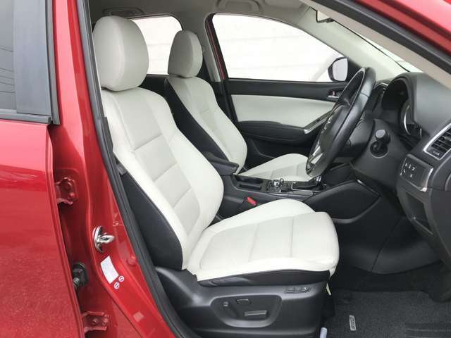 【運転席10Wayパワーシート＆ドライビングポジションメモリー機能】運転手にあったシートパターン設定可能です。