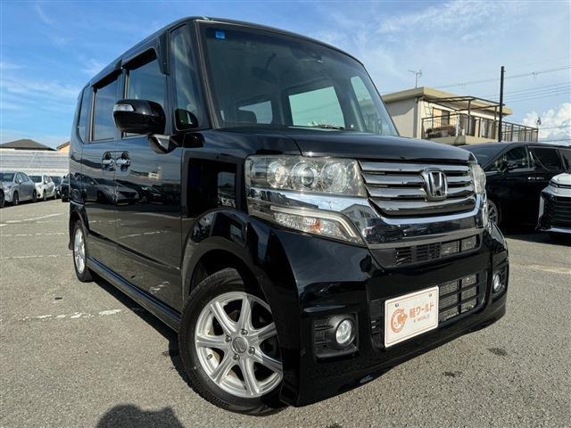 お車のフォグランプは、濃霧が発生し運転が困難に感じる際に使う補助灯としての役割があり運転をサポートしてくれます♪