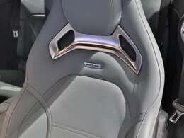 視野角の広い鮮明な画像で駐車をサポートしてくれる、パーキングアシストリアビューカメラがあるので、狭い場所での駐車も楽々！