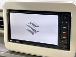 【純正ナビ】人気の純正ナビを装備。オーディオ機能も充実しており、Bluetooth接続すればお持ちのスマホやMP3プレイヤーの音楽を再生可能！毎日の運転がさらに楽しくなります！！