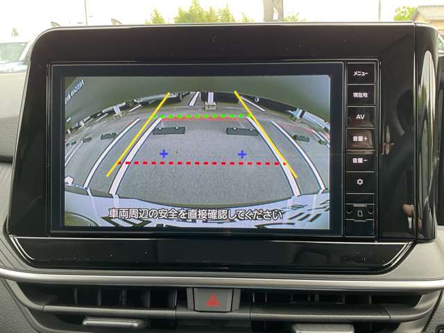 バックモニターで車庫入れや縦列駐車もらくらく、夜間でもはっきり見える高感度カラーカメラで車幅、距離表示機能付きです。