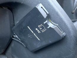 【ETC】高速道路の料金所をストレスなく通過！話題のスポットやサービスエリアに多い「スマートIC」利用時は必須のアイテムです。当店でセットアップを実施、ご納車当日からすぐにご利用いただけます！