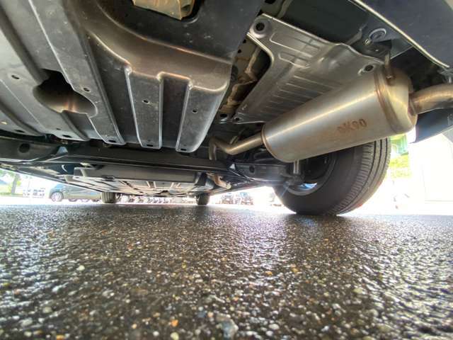 下廻りのサビ止め加工、防錆ハードワックスもご用意してあります！！通常のものよりも厚い塗装で下廻りをしっかりガード！当店で人気のオプションです♪融雪剤などの塩害対策に！！
