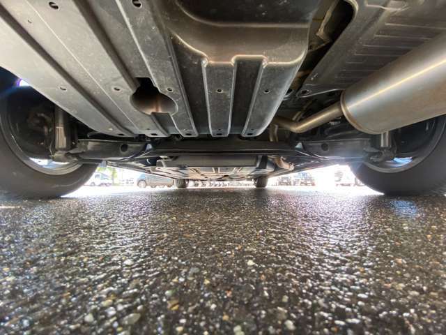 下廻りのサビ止め加工、防錆ハードワックスもご用意してあります！！通常のものよりも厚い塗装で下廻りをしっかりガード！当店で人気のオプションです♪融雪剤などの塩害対策に！！