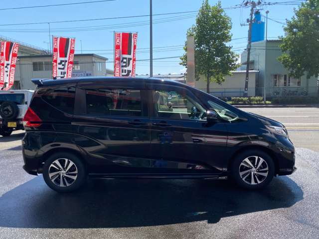 ご納車後のアフターフォローも充実！！定期点検などで異音や異常が無いかを国家資格を持った整備士が厳しく検査致します。その他にも、小さなキズはもちろん、大きな歪みやヘコミまで対応できる大型板金工場も完備！