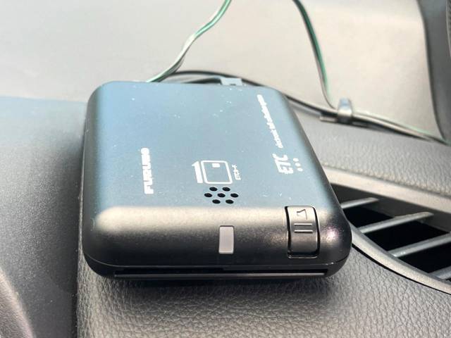 【ETC】高速道路の料金所をストレスなく通過！話題のスポットやサービスエリアに多い「スマートIC」利用時は必須のアイテムです。当店でセットアップを実施、ご納車当日からすぐにご利用いただけます！