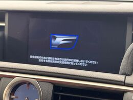 【純正ナビ】人気の純正ナビを装備。オーディオ機能も充実しており、Bluetooth接続すればお持ちのスマホやMP3プレイヤーの音楽を再生可能！毎日の運転がさらに楽しくなります！！