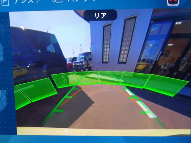 ガイド付きのバックカメラ装備で、狭い駐車場などでも安心してバックできます☆