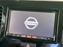 【純正ナビ】人気の純正ナビを装備。オーディオ機能も充実しており、Bluetooth接続すればお持ちのスマホやMP3プレイヤーの音楽を再生可能！毎日の運転がさらに楽しくなります！！