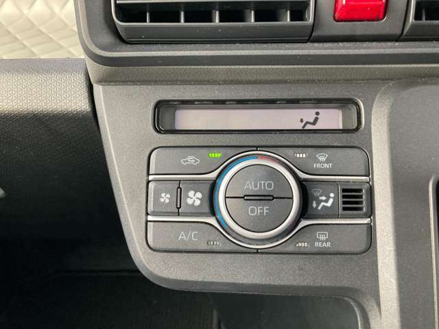 エアコンはオート機能付き！四季を通じて車内を快適な温度に保つことができます！