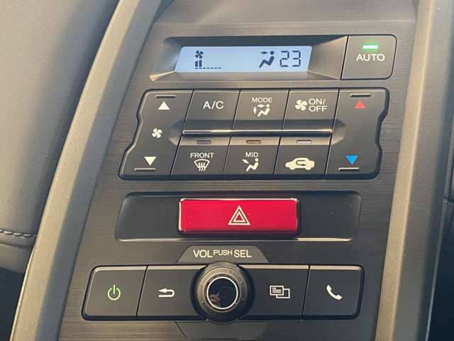 ☆オートエアコン☆簡単操作で車内の温度を保ってくれます。快適なドライブをお楽しみいただけます！
