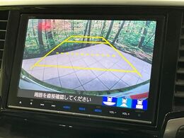 【バックカメラ】駐車時に後方がリアルタイム映像で確認できます。大型商業施設や立体駐車場での駐車時や、夜間のバック時に大活躍！運転スキルに関わらず、今や必須となった装備のひとつです！