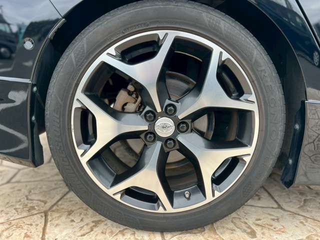 こちらはスバルのフォレスターの純正18インチホイールを流用。