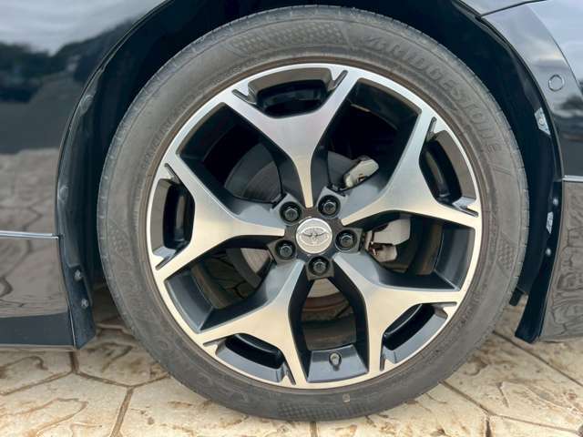 こちらはスバルのフォレスターの純正18インチホイールを流用。
