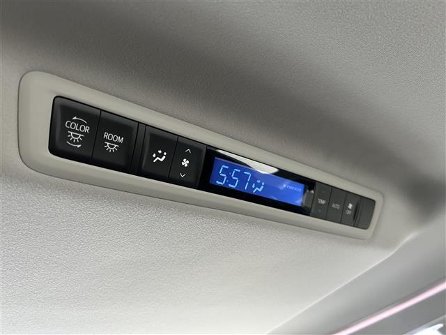 【後部座席操作部】後部座席を快適に過ごしていただくための便利な装備が付いています！