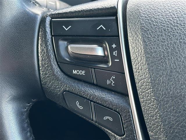 運転席周りのスイッチ類になります。様々な装備がついておりますので、ご不明な点があれば、いつでもお問い合わせお待ちしております。