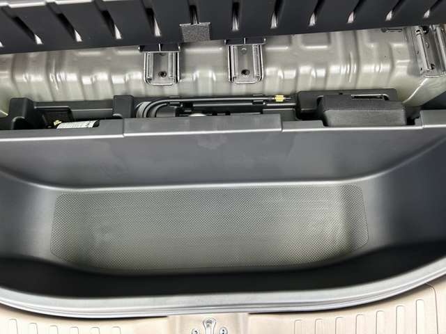 トランク下収納