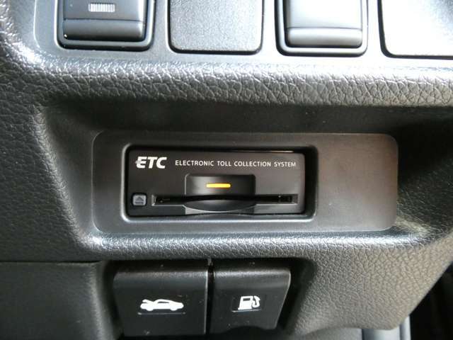 ここにETC付いております。高速道路の料金所もスイスイ♪　ETCカードの申し込みは日産カードがおすすめ！！！「安心」「おトク」「便利」で皆さまのカーライフをサポートする特典満載のカードです。