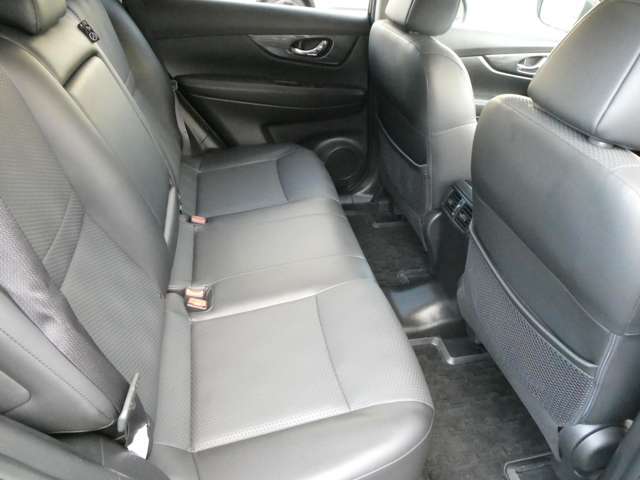 後ろの人もゆったり快適に乗れますよ！！もちろん内装も綺麗です