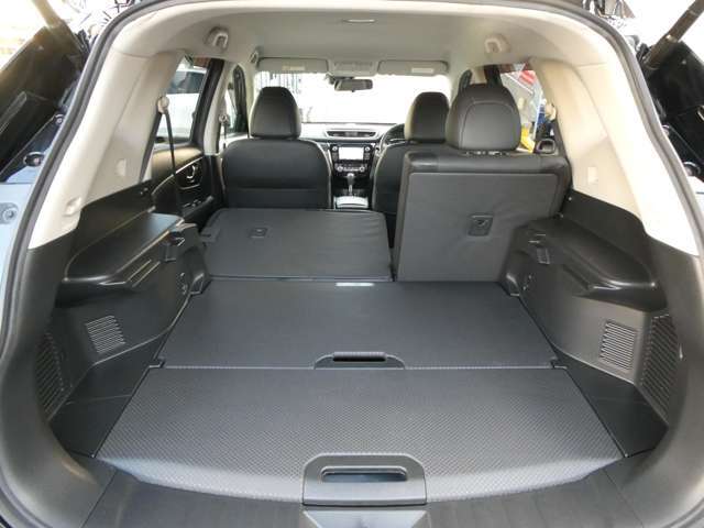 お荷物の量に応じてシートアレンジ自由自在