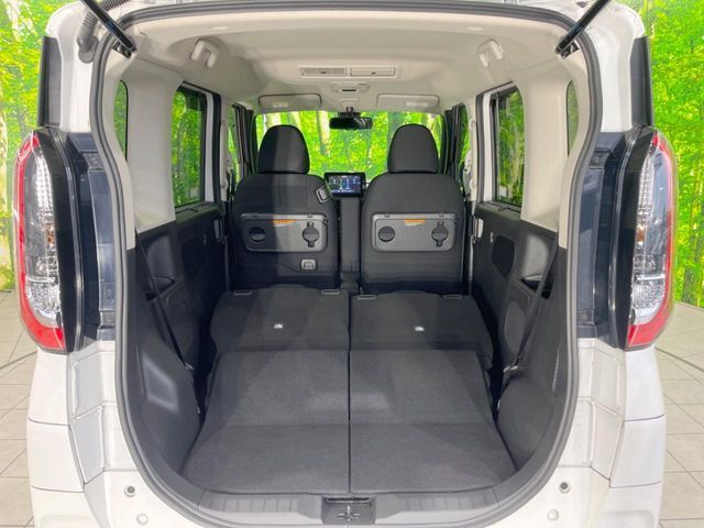 普段のお買い物や通勤、送迎等に十分な荷室スペースを確保しております。セカンドシートを倒すと、大きな荷物の積載も可能です♪