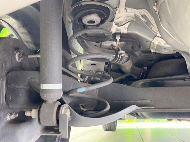 お車を安心してお乗りいただく為には、足回りの定期点検が欠かせません。サービスサポート（有償保証）では無料点検もご提供しており、安心のカーライフをお過ごしいただけるサポート体制が整っています。