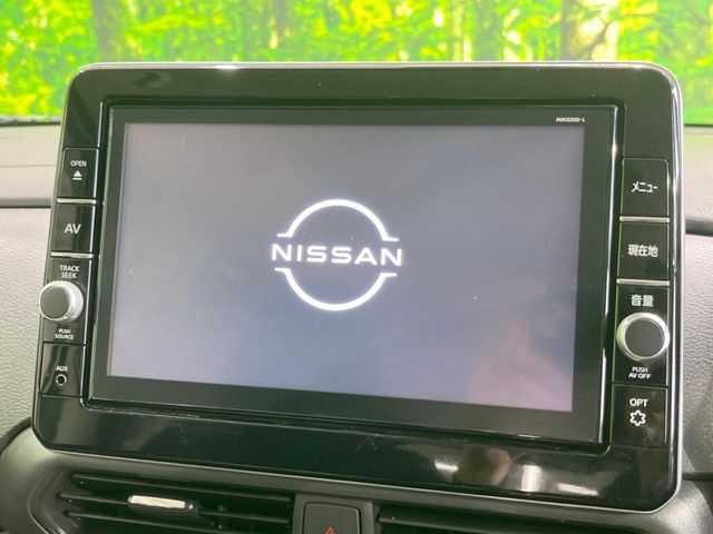 【純正ナビ】人気の純正ナビを装備しております。ナビの使いやすさはもちろん、オーディオ機能も充実！キャンプや旅行はもちろん、通勤や買い物など普段のドライブも楽しくなるはず♪