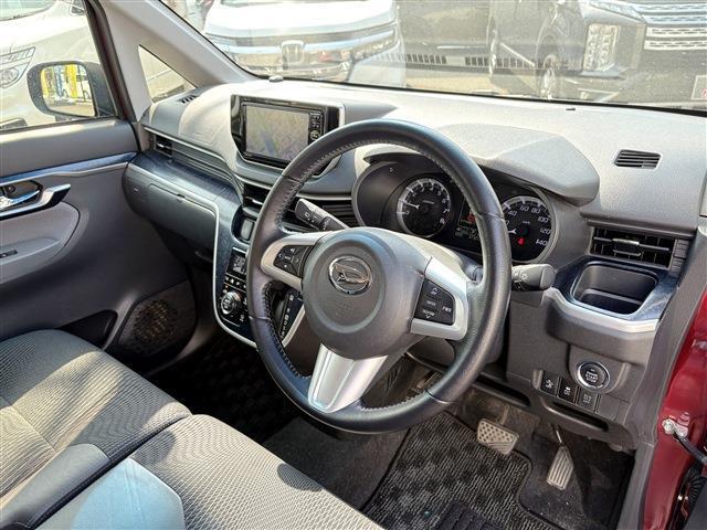 運転席・助手席周りの写真です！